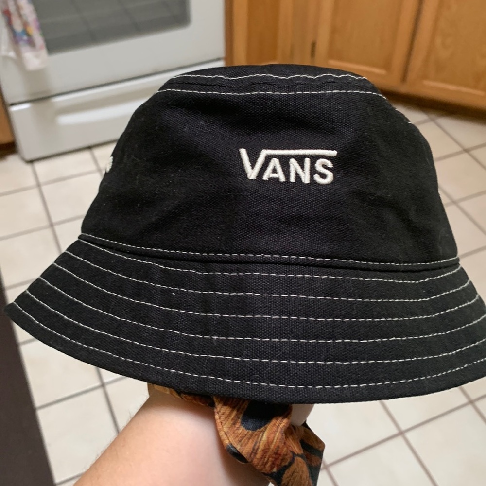 NWT vans bucket hat
